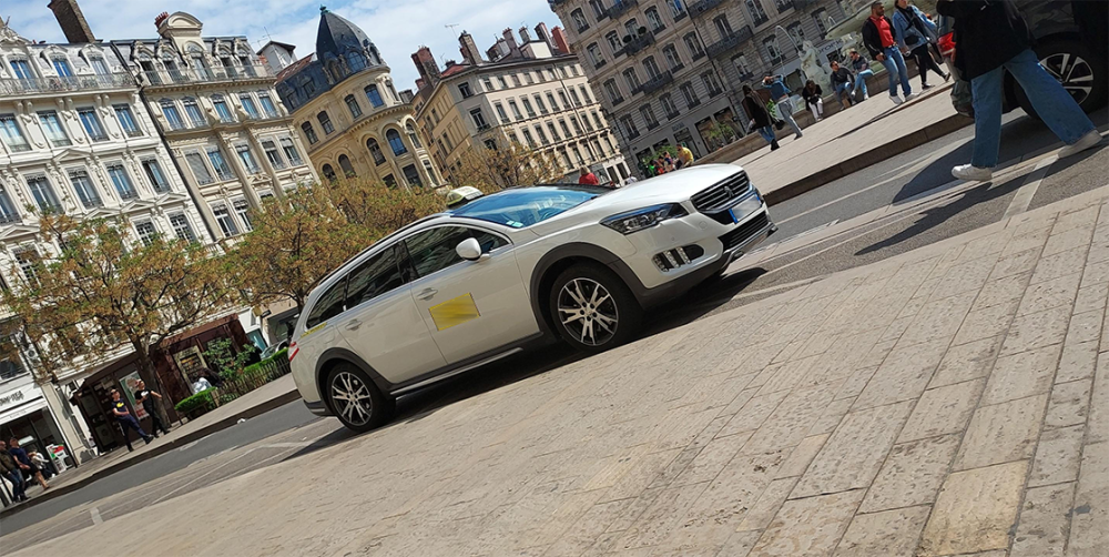 taxi-blurred